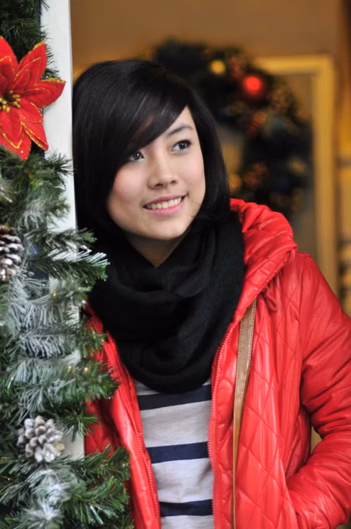 Ngoài ra, Vân Trang còn tham gia năng nổ hoạt động tình nguyện 2 năm nay. “Mình thấy được cái nhiệt huyết của tuổi trẻ. Điều đó mang lại niềm vui và sự trưởng thành cho mình”, Vân Trang chia sẻ. Cô nàng tự tin nhất ở mình tính vui vẻ và hay cười nói. Ngoài ra, Vân Trang còn tham gia năng nổ hoạt động tình nguyện 2 năm nay. “Mình thấy được cái nhiệt huyết của tuổi trẻ. Điều đó mang lại niềm vui và sự trưởng thành cho mình”, Vân Trang chia sẻ. Cô nàng tự tin nhất ở mình tính vui vẻ và hay cười nói.