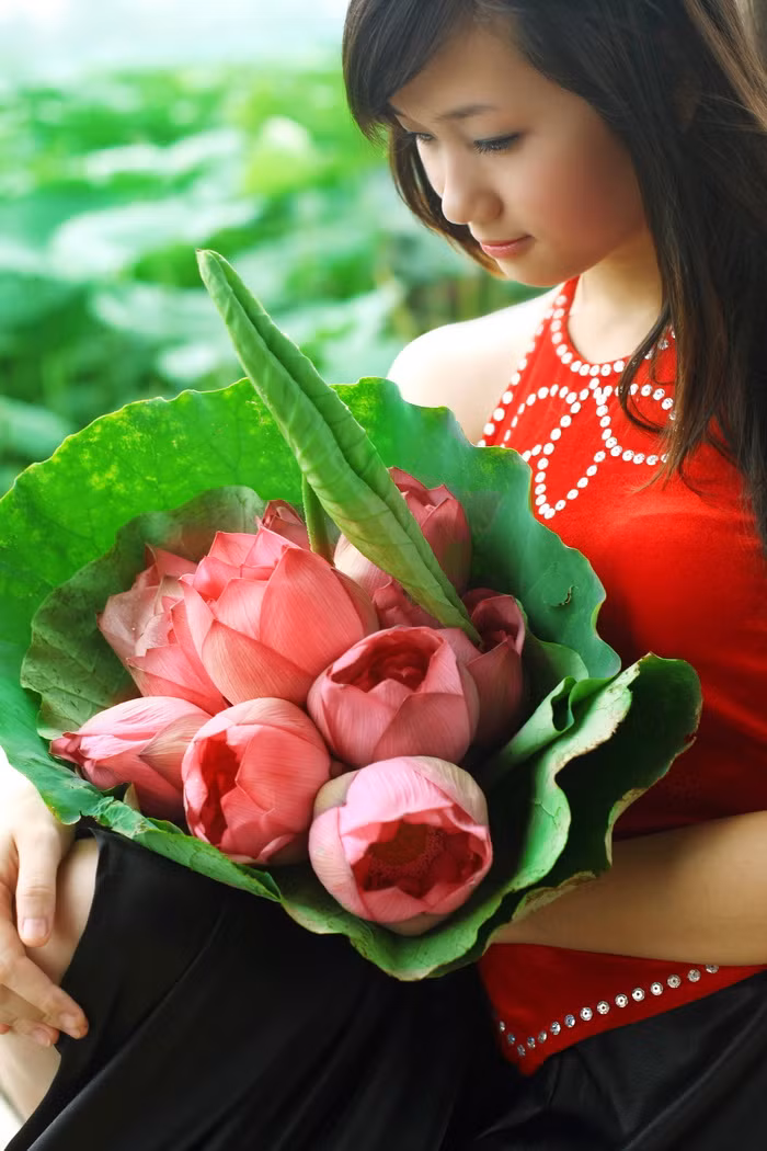 Lê Thị Ngọc Lan, sinh viên năm cuối trường ĐH Luật nổi bật trước đám đông bởi nụ cười duyên dáng, đôi mắt hút hồn. Sở thích của cô là được chăm sóc gia đình mà mình yêu quý, được chụp ảnh và đi nhiều nơi để thỏa sức đam mê nhiếp ảnh. Lê Thị Ngọc Lan, sinh viên năm cuối trường ĐH Luật nổi bật trước đám đông bởi nụ cười duyên dáng, đôi mắt hút hồn. Sở thích của cô là được chăm sóc gia đình mà mình yêu quý, được chụp ảnh và đi nhiều nơi để thỏa sức đam mê nhiếp ảnh.