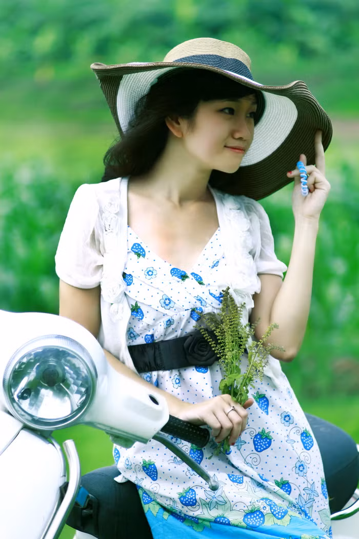 Cô gái Hải Phòng này còn rất “siêu” toán. 6 năm liền Ngọc Lan nằm trong đội tuyển Toán của trường. Lên cấp 3 cô nàng tiếp tục có thành tích cao ở THPT chuyên Trần Phú. Lúc thi ĐH, Ngọc Lan đỗ cả hai khối A và B nhưng Lan quyết định chọn Luật bởi ước mơ trở thành nữ luật sư giỏi có từ khi cô còn nhỏ xíu. Cô gái Hải Phòng này còn rất “siêu” toán. 6 năm liền Ngọc Lan nằm trong đội tuyển Toán của trường. Lên cấp 3 cô nàng tiếp tục có thành tích cao ở THPT chuyên Trần Phú. Lúc thi ĐH, Ngọc Lan đỗ cả hai khối A và B nhưng Lan quyết định chọn Luật bởi ước mơ trở thành nữ luật sư giỏi có từ khi cô còn nhỏ xíu.