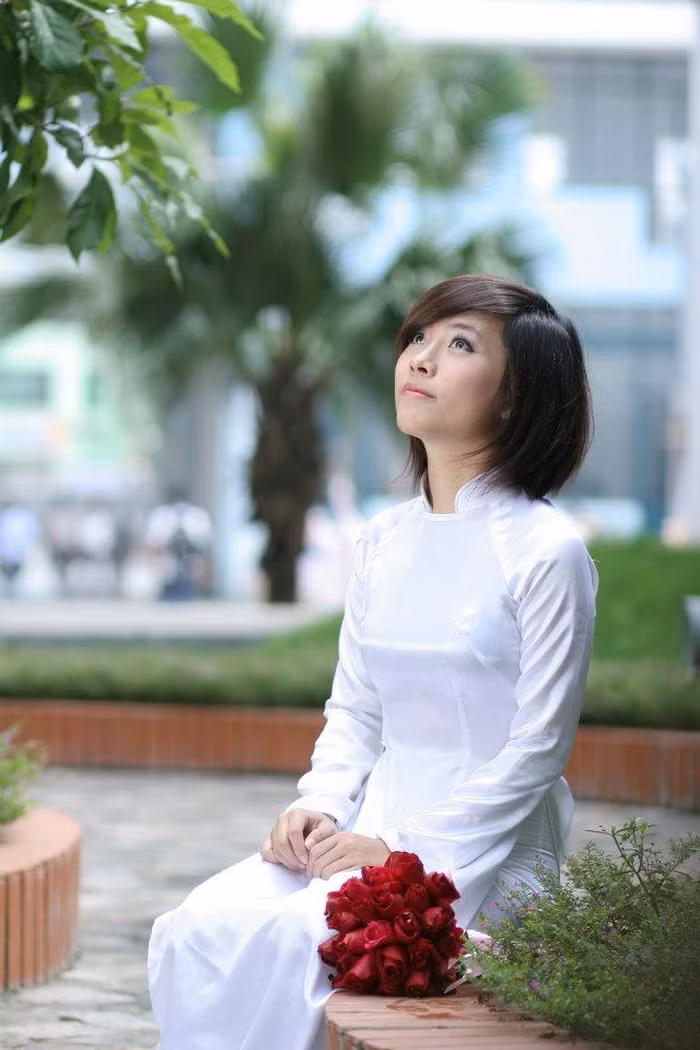 Nguyễn Vân Trang (SV năm thứ 2, Viện Khoa học và Kỹ thuật môi trường, ĐH Xây dựng Hà Nội) giành giải Miss Tài năng, Duyên dáng Xây dựng 2011. Nguyễn Vân Trang (SV năm thứ 2, Viện Khoa học và Kỹ thuật môi trường, ĐH Xây dựng Hà Nội) giành giải Miss Tài năng, Duyên dáng Xây dựng 2011.