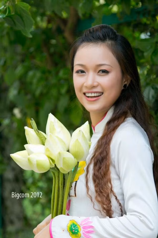 Trần Thị Hiên đạt giải Người đẹp duyên dáng Ninh Bình và top 20 cuộc thi duyên dáng ĐH Kinh doanh và công nghệ Hà Nội. 100 người đẹp Imiss Thăng Long nóng bỏng trên sàn Catwalk Những nữ sinh diện áo dài đẹp hơn cả Hoa hậu Mai Phương Thúy (P18) Á khôi ĐH Lao động Xã hội đẹp long lanh giữa đồng hoa cải Ngẩn ngơ vì hotgirl Đại học Ngoại thương Trần Thị Hiên đạt giải Người đẹp duyên dáng Ninh Bình và top 20 cuộc thi duyên dáng ĐH Kinh doanh và công nghệ Hà Nội. 100 người đẹp Imiss Thăng Long nóng bỏng trên sàn Catwalk Những nữ sinh diện áo dài đẹp hơn cả Hoa hậu Mai Phương Thúy (P18) Á khôi ĐH Lao động Xã hội đẹp long lanh giữa đồng hoa cải Ngẩn ngơ vì hotgirl Đại học Ngoại thương