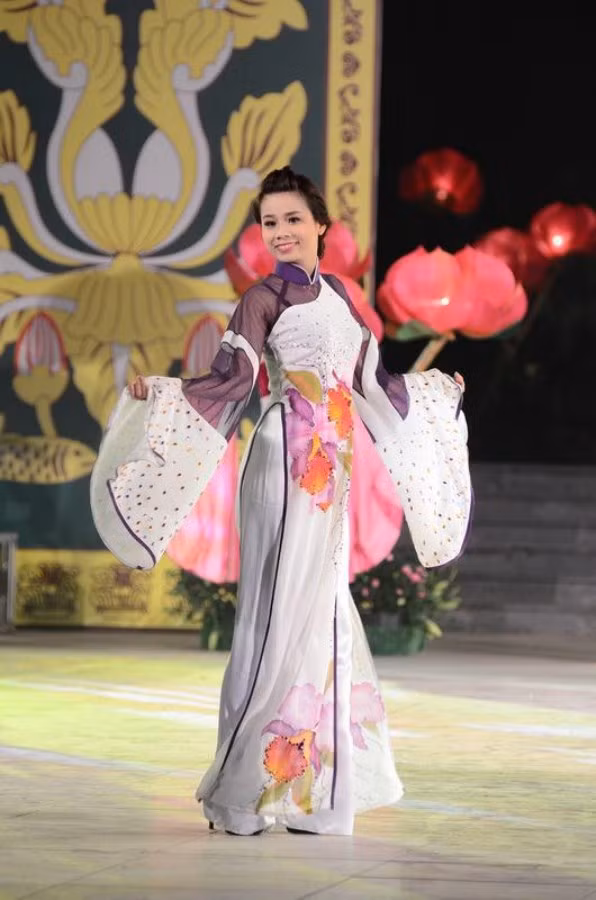 Nguyễn Thị Hồng Nhung Trường CĐ Việt Đức bước ra từ cuộc thi Người đẹp Hoa Lư . 100 người đẹp Imiss Thăng Long nóng bỏng trên sàn Catwalk Những nữ sinh diện áo dài đẹp hơn cả Hoa hậu Mai Phương Thúy (P18) Á khôi ĐH Lao động Xã hội đẹp long lanh giữa đồng hoa cải Ngẩn ngơ vì hotgirl Đại học Ngoại thương Nguyễn Thị Hồng Nhung Trường CĐ Việt Đức bước ra từ cuộc thi Người đẹp Hoa Lư . 100 người đẹp Imiss Thăng Long nóng bỏng trên sàn Catwalk Những nữ sinh diện áo dài đẹp hơn cả Hoa hậu Mai Phương Thúy (P18) Á khôi ĐH Lao động Xã hội đẹp long lanh giữa đồng hoa cải Ngẩn ngơ vì hotgirl Đại học Ngoại thương
