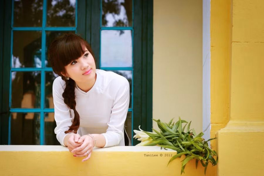 Nguyễn Thị Bích Thảo đến từ Trường ĐH Mở Hà Nội sở hữu gương mặt xinh xắn, dễ thương. Cô nữ sinh này từng giành giải đặc biệt cuộc thi "Đánh thức biểu tượng riêng của bạn từ làn môi cuốn hút, gợi cảm, đầy sắc màu cùng NutriShine” của nhãn hàng L’oreal Paris Viet Nam. 100 người đẹp Imiss Thăng Long nóng bỏng trên sàn Catwalk Những nữ sinh diện áo dài đẹp hơn cả Hoa hậu Mai Phương Thúy (P18) Á khôi ĐH Lao động Xã hội đẹp long lanh giữa đồng hoa cải Ngẩn ngơ vì hotgirl Đại học Ngoại thương Nguyễn Thị Bích Thảo đến từ Trường ĐH Mở Hà Nội sở hữu gương mặt xinh xắn, dễ thương. Cô nữ sinh này từng giành giải đặc biệt cuộc thi "Đánh thức biểu tượng riêng của bạn từ làn môi cuốn hút, gợi cảm, đầy sắc màu cùng NutriShine” của nhãn hàng L’oreal Paris Viet Nam. 100 người đẹp Imiss Thăng Long nóng bỏng trên sàn Catwalk Những nữ sinh diện áo dài đẹp hơn cả Hoa hậu Mai Phương Thúy (P18) Á khôi ĐH Lao động Xã hội đẹp long lanh giữa đồng hoa cải Ngẩn ngơ vì hotgirl Đại học Ngoại thương