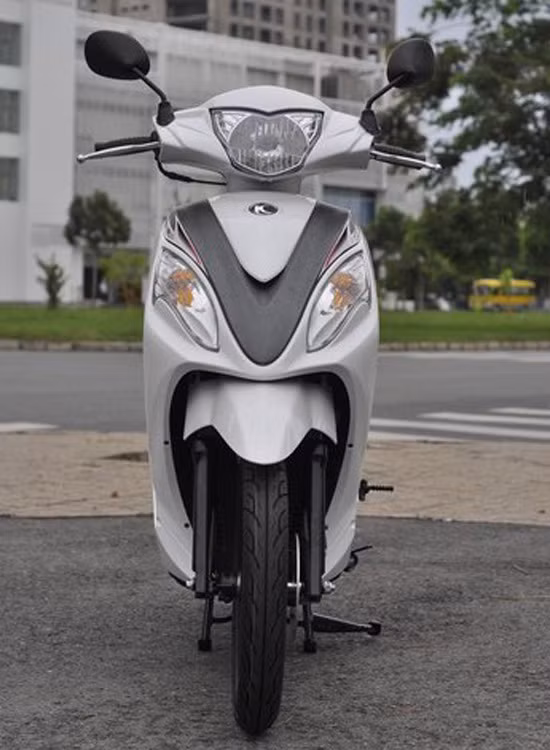 Kymco Candi Hi 110cc có chiều dài 1.820 mm, rộng 680 mm và cao 1.100 mm và trọng lượng tịnh chưa đầy 100 kg. Với kích thước như vậy, chiếc xe tay ga mới ra mắt của Kymco nhìn tương đối nhỏ gọn.
