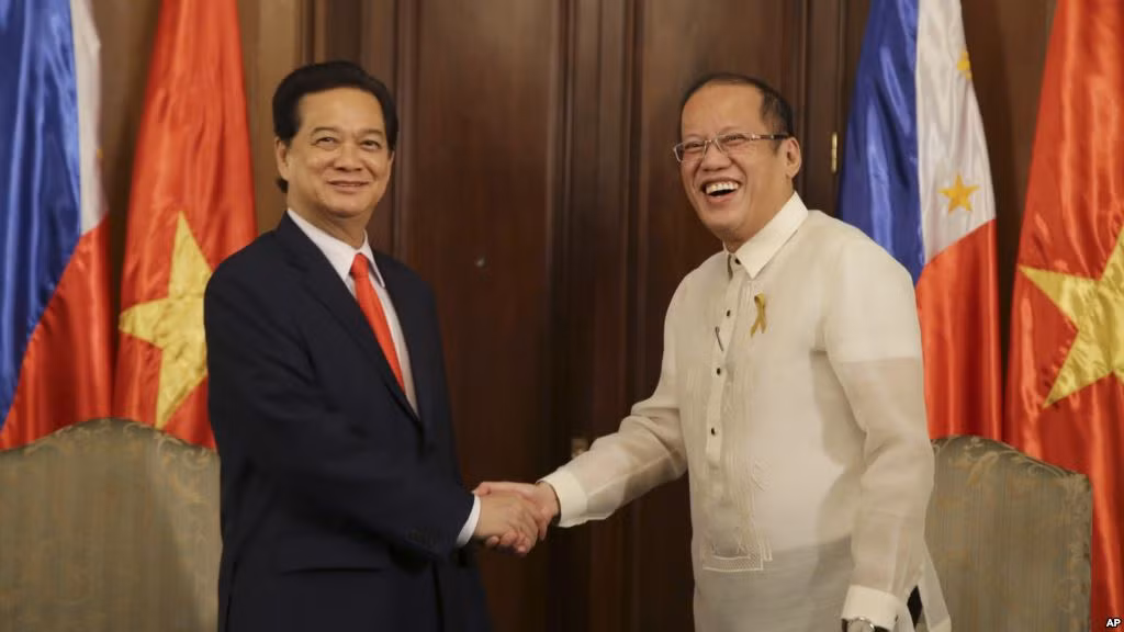 Thủ tướng Nguyễn Tấn Dũng và Tổng thống Philippines Benigno Aquino III, ảnh: VOA.