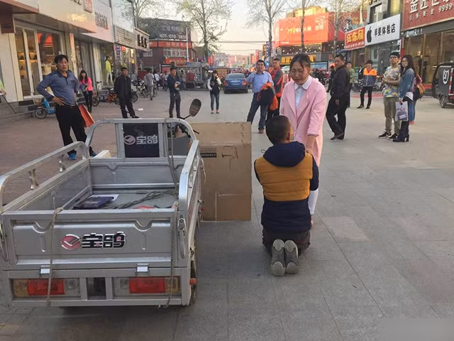 Câu chuyện của đôi uyên ương này khiến nhiều người xúc động.