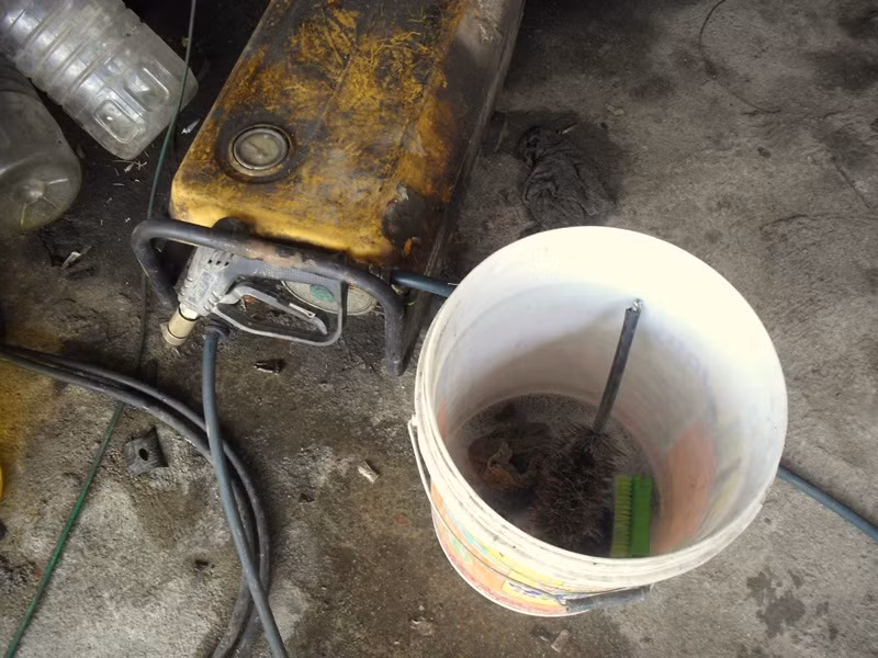 Các dụng cụ rửa xe được “nghỉ ngơi”. Các dụng cụ rửa xe được “nghỉ ngơi”.
