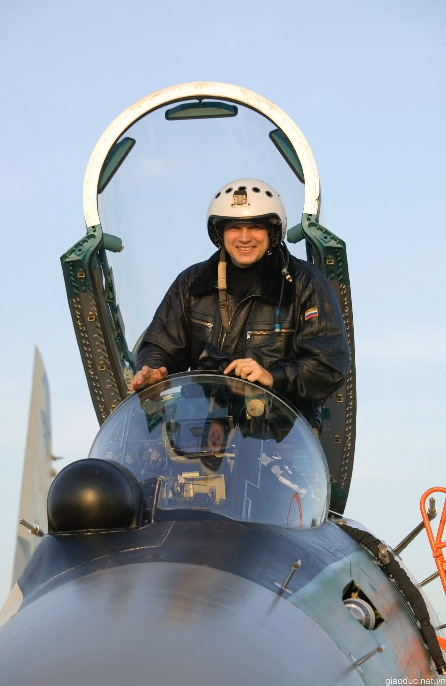 Su-35 có cánh lớn và động cơ có công suất lớn hơn với các loại khác của dòng Su-27, Su-33 'Flanker-D' và Su-35 có cùng kiểu cánh lớn và động cơ công suất lớn.