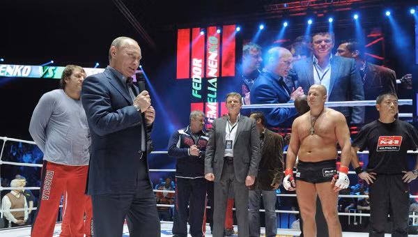 Thủ tướng Nga Putin bị la ó trên võ đài