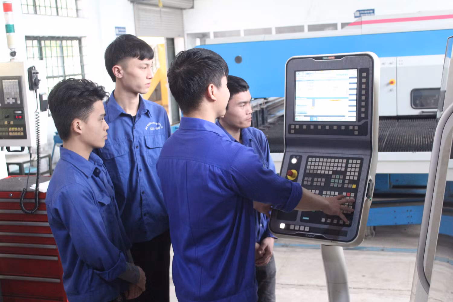Sinh viên Trường Đại học Sư phạm Kỹ thuật Vinh (Ảnh: Website nhà trường). Sinh viên Trường Đại học Sư phạm Kỹ thuật Vinh (Ảnh: Website nhà trường).