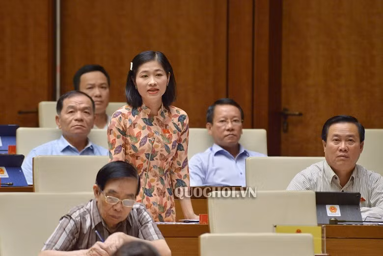 Đại biểu Trương Thị Yến Linh đặt câu hỏi chất vấn. Ảnh: Quochoi.vn Đại biểu Trương Thị Yến Linh đặt câu hỏi chất vấn. Ảnh: Quochoi.vn