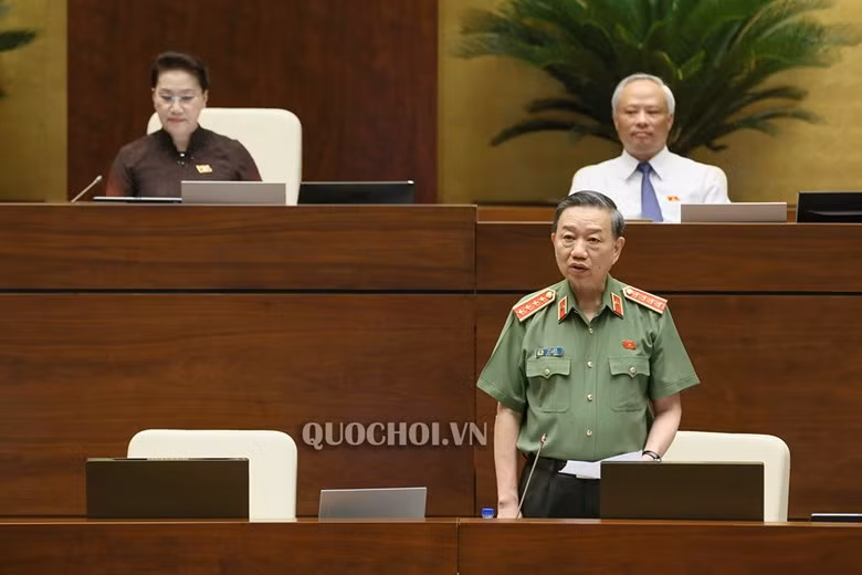 Bộ trưởng Công an trả lời chất vấn. Ảnh: Quochoi.vn Bộ trưởng Công an trả lời chất vấn. Ảnh: Quochoi.vn