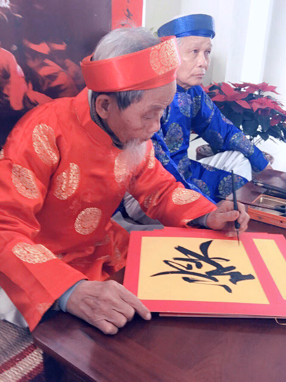 Nhà thư pháp Đỗ Đình Phong khai bút đầu xuân tại FLC Sầm Sơn . Nhà thư pháp Đỗ Đình Phong khai bút đầu xuân tại FLC Sầm Sơn .