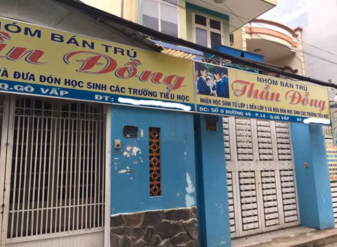 Một cơ sở bán trú vệ tinh nằm ở hẻm 51 đường Phạm Văn Chiêu, phường 14 - quận Gò Vấp (ảnh: P.L) Một cơ sở bán trú vệ tinh nằm ở hẻm 51 đường Phạm Văn Chiêu, phường 14 - quận Gò Vấp (ảnh: P.L)
