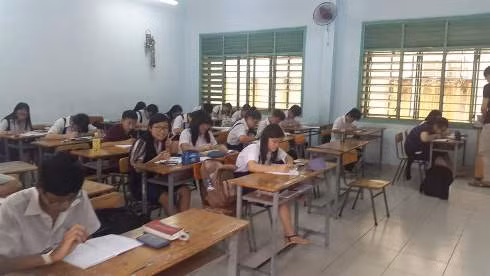 Hơn 20 nghìn thí sinh của An Giang kết thúc môn thi đầu của kì thi vào lớp 10 ảnh 1