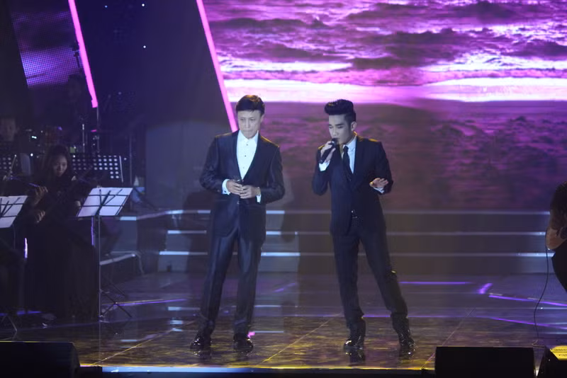 Chia sẻ về nhân vật chính của liveshow, Tuấn Ngọc ví Quang Hà là “Mộ dung cô tô” của âm nhạc, vì anh có thể biến hóa và trình diễn được nhiều thể loại âm nhạc khác nhau.