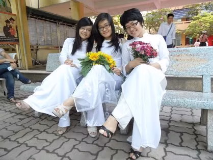 Lê Hiền Trang (Đầu tiên, bên trái) tâm sự: "Học viện Ngoại giao là ngôi trường mơ ước của em” Lê Hiền Trang (Đầu tiên, bên trái) tâm sự: "Học viện Ngoại giao là ngôi trường mơ ước của em”