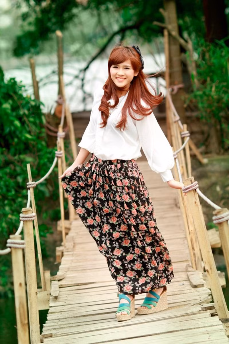 Cô bé đang cố gắng hài hòa giữa việc học và lịch chụp hình