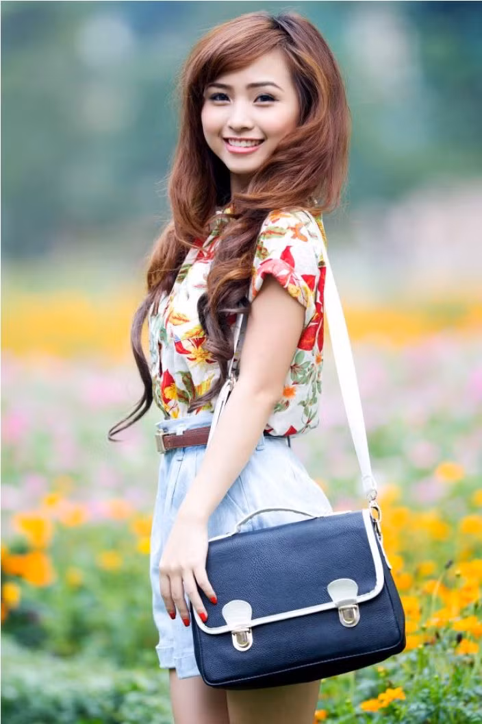 Vừa ra trường, cô bạn thử sức trong một lĩnh vực mới là kinh doanh, khác xa với những gì Nana được học. Hiện tại, Nana đang làm Trợ lý Phòng kinh doanh cho một công ty cổ phần Đầu tư nước ngoài. Công việc hiện tại giúp Nana thỏa mãn niềm đam mê và học hỏi được nhiều kinh nghiệm.