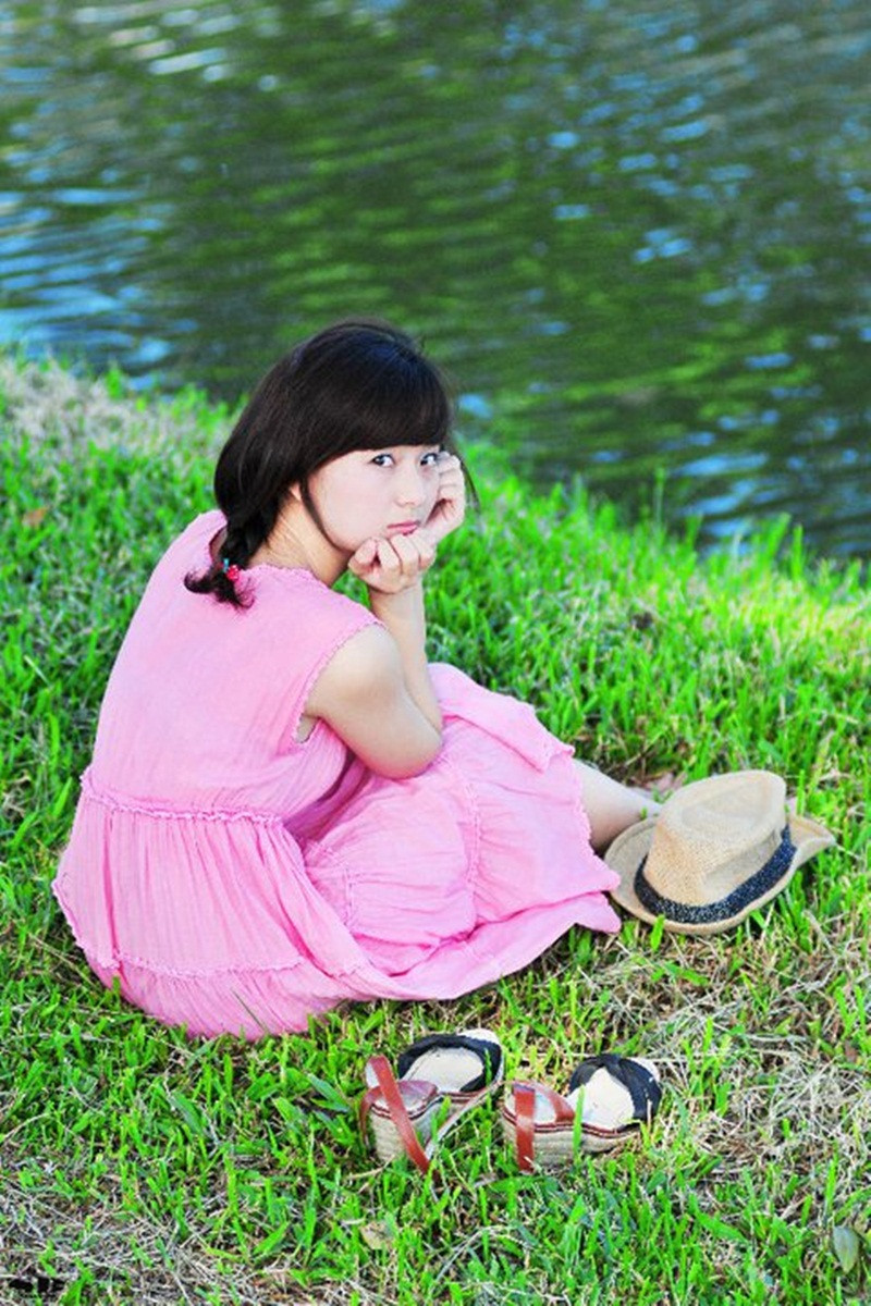 Ny đặc biệt rất yêu trẻ con, đó cũng là một lý do mà Ny chọn sư phạm nhạc, được dạy cho các em đàn, hát là niềm vui lớn đối với cô bạn