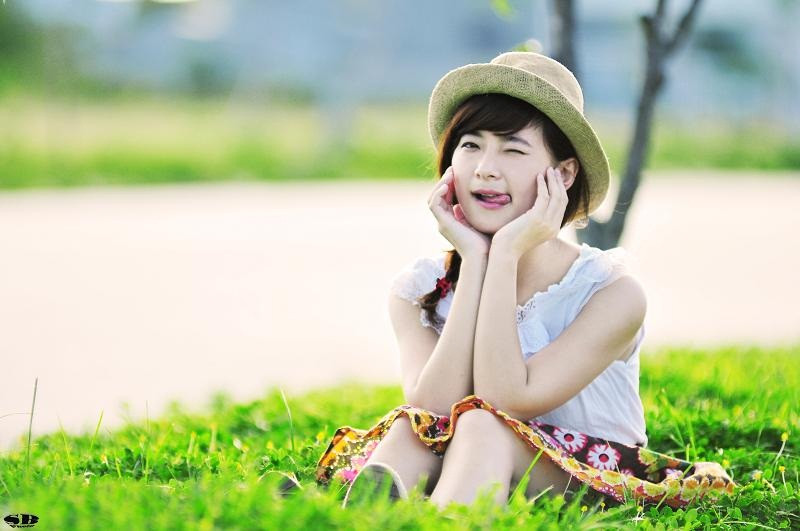 Ngoài việc học trên lớp Ny còn đi thêm dạy nhạc, tập đàn, và làm những việc thích thú và cảm thấy có ích