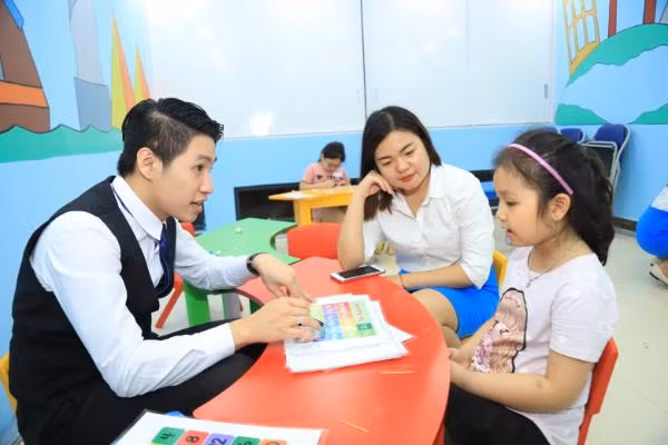 Học viên đang test và học thử với giáo viên.