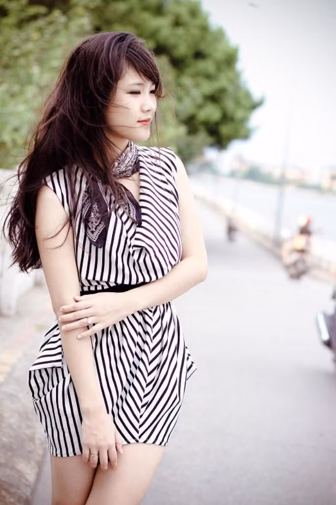 Gia đình đóng một vai trò quan trọng đối với Phương, đó không chỉ là bến đỗ bình yên nhất mà còn là bến bờ yêu thương, tuy rằng bố mẹ và con cái thuộc hai thế hệ khác nhau có thể không hiểu hết được những tâm sự của mình nhưng bố mẹ luôn là người lắng nghe và là người mang lại nhiều tình yêu nhất cho mình Gia đình đóng một vai trò quan trọng đối với Phương, đó không chỉ là bến đỗ bình yên nhất mà còn là bến bờ yêu thương, tuy rằng bố mẹ và con cái thuộc hai thế hệ khác nhau có thể không hiểu hết được những tâm sự của mình nhưng bố mẹ luôn là người lắng nghe và là người mang lại nhiều tình yêu nhất cho mình
