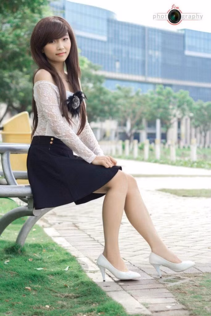 Thùy Linh từng tham gia cuộc thi Miss Tài chính - Ngân hàng của trường, tuy chỉ lọt vào top 10 nhưng đối với Linh đó là cơ hội để học hỏi, giao lưu, kết bạn và giúp Linh tự tin hơn rất nhiều trong cuộc sống