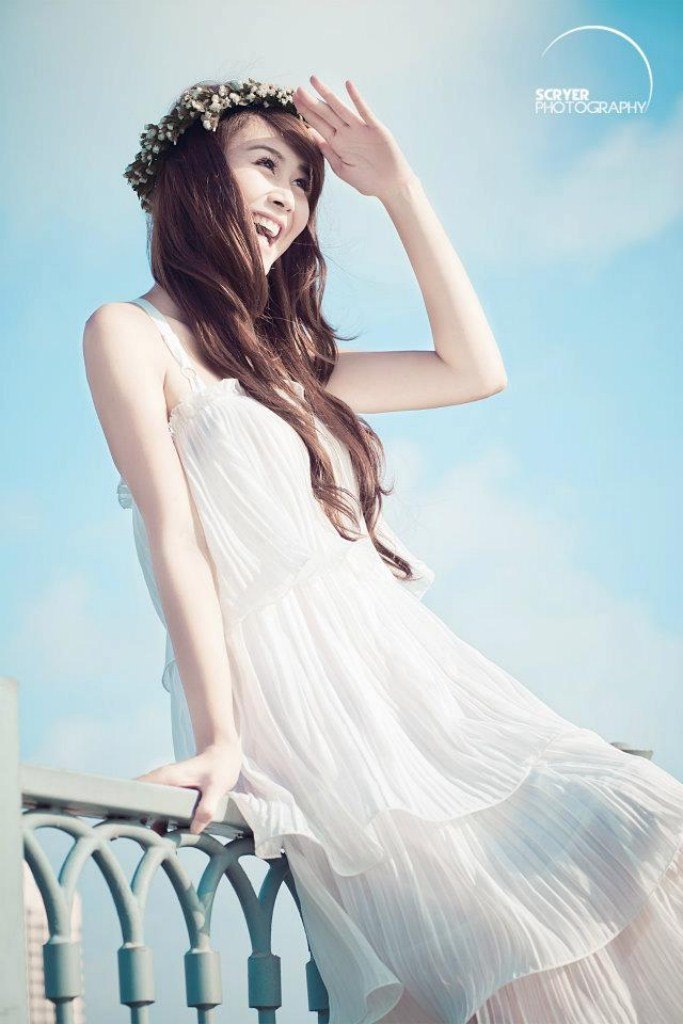 Nụ cười ây, ánh mắt ấy như hút hồn ai... Xem thêm: Cơn sốt 'thiên sứ 9X': Cô bé răng khểnh làm say đắm lòng ai...