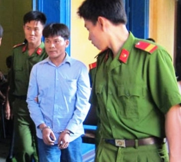 Bị cáo Nguyễn Văn Lực bị dẫn giải về nhà giam Bị cáo Nguyễn Văn Lực bị dẫn giải về nhà giam