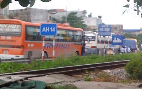 “Thế lực ngầm” trên tuyến Quốc lộ 5, Tin tức trong ngày, xe khach, the luc ngam, quoc lo 5, cung duong, dau gau, nha xe, quan toan, bao, tin tuc, tin hot, tin hay