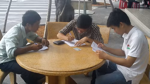 Thâm nhập đường dây thi thuê bằng lái xe, Tin tức trong ngày, thi thue bang lai xe, bang lai xe may, duong day thi ho, sat hach, sinh vien, bang lai xe gia, bao, tin tuc, tin hot, tin hay