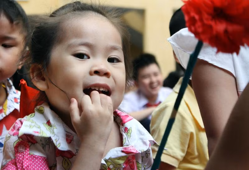 >> Chùm ảnh: Giới trẻ Hà Thành chào Quốc khánh bằng đàn ghita >>Nữ sinh đẹp rạng ngời ngày khai trường >> Rơi nước mắt, học sinh quỳ đất trong lễ tựu trường >>> Phát sốt vì cô giáo 9X xinh đẹp của trường Chuyên Hà Nội - Amsterdam