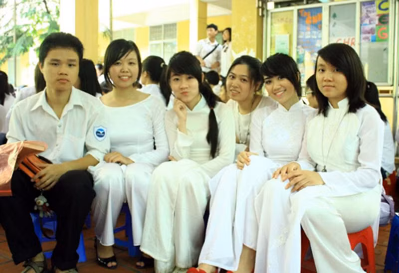 Cho rằng đam mê và nuôi dưỡng đam mê học tập mới thực sự quan trọng, Ngọc không bao giờ học theo kiểu nhồi nhét, học ngày học đêm. Hàng ngày, em chỉ học đến 22h30 là đi ngủ để giữ gìn sức khỏe. Quan niệm của Ngọc là có sức khỏe mới làm được mọi việc và thời gian học nhiều không đồng nghĩa với học hiệu quả. Dù học ít, nhưng chăm chú vào việc học sẽ hiệu quả hơn nhiều việc ngồi ôm sách triền miên mà không tiếp thu được. >> NHỮNG HOTGIRL TỪNG ĐỖ THỦ KHOA ĐẠI HỌC