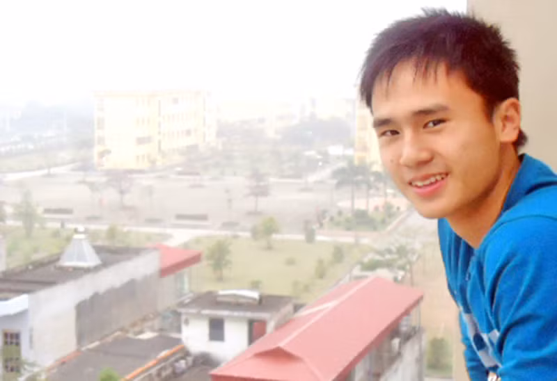 Từng bỏ học đi chơi game ở lớp 10 và 11, Phạm Thành Công (quê Hải Dương) đã dừng lại đúng lúc và trở thành tân thủ khoa của Học viện Tài chính. >> NHỮNG HOTGIRL TỪNG ĐỖ THỦ KHOA ĐẠI HỌC