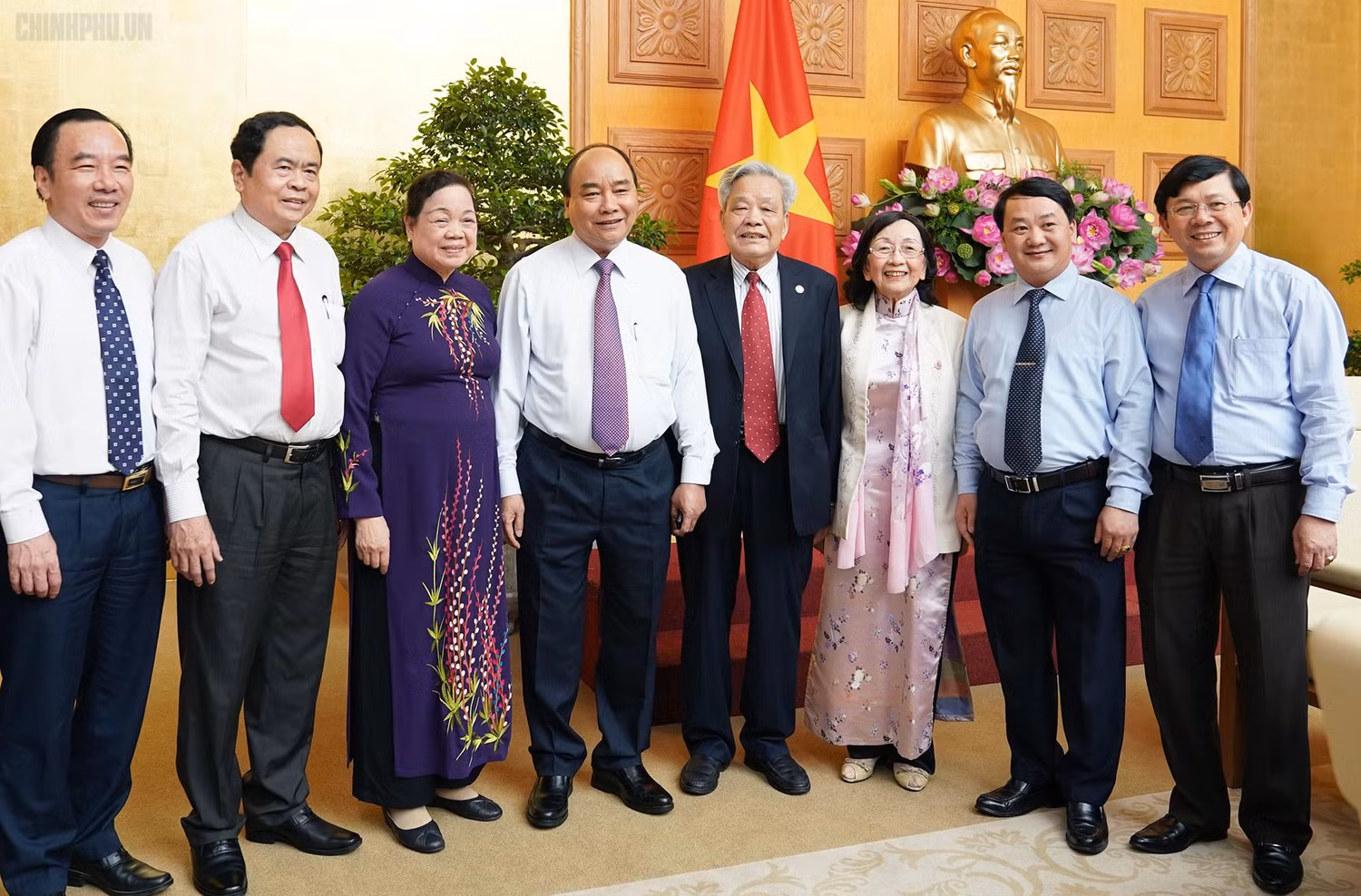 Thủ tướng và các đại biểu tham dự Hội nghị. Ảnh: VGP Thủ tướng và các đại biểu tham dự Hội nghị. Ảnh: VGP