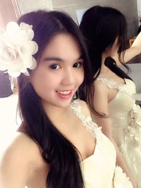 Nếu như có một cái tên "hot" lâu và lan tỏa mạnh nhất Vbiz thì có lẽ là cô nàng "nữ hoàng nội y". Suốt năm 2012, cái tên Ngọc Trinh dường như chưa bao giờ hạ nhiệt.