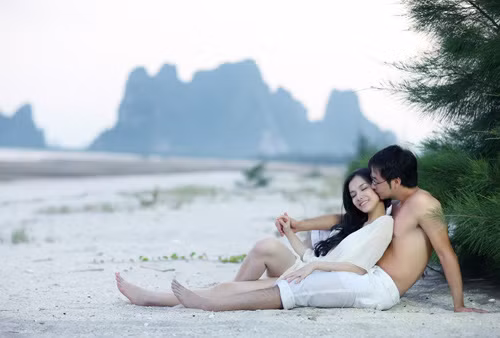Vợ chồng hoa hậu Thùy Lâm