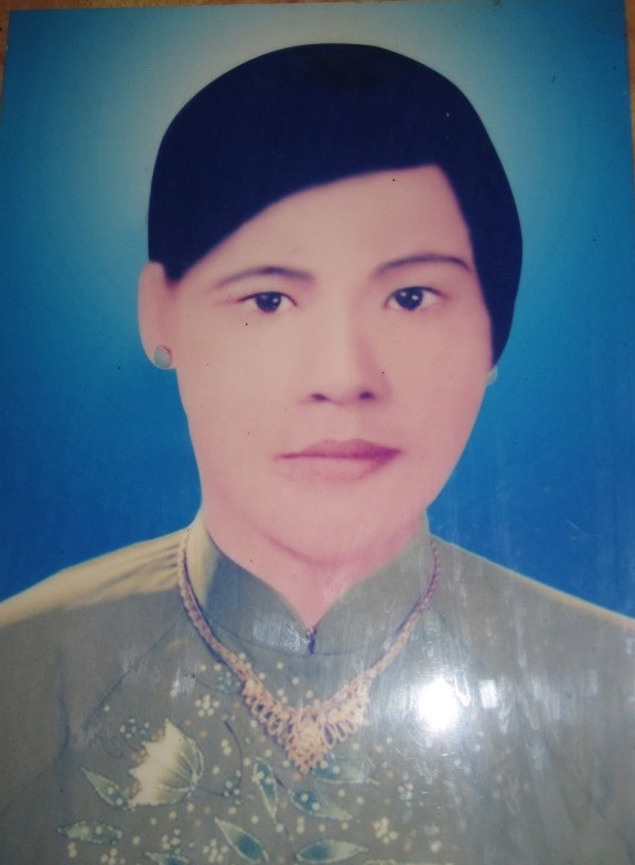 Di ảnh liệt sĩ Hoàng Thị Hồng Chiêm tại gia đình (Ảnh: Lại Cường)