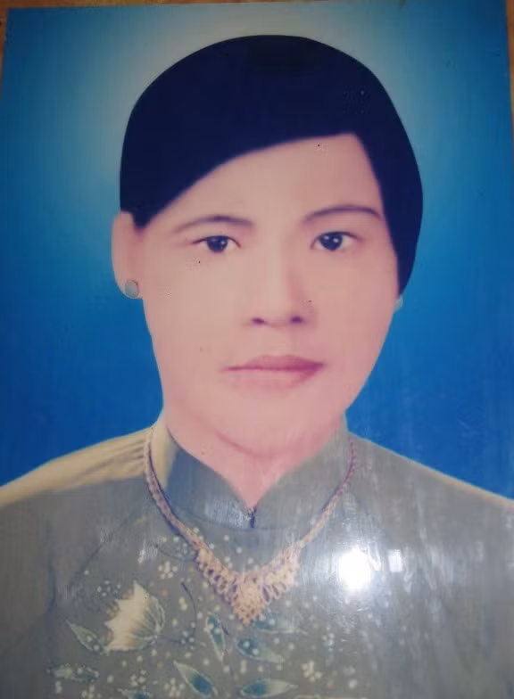 Di ảnh liệt sĩ Hoàng Thị Hồng Chiêm tại gia đình (Ảnh: Lại Cường)