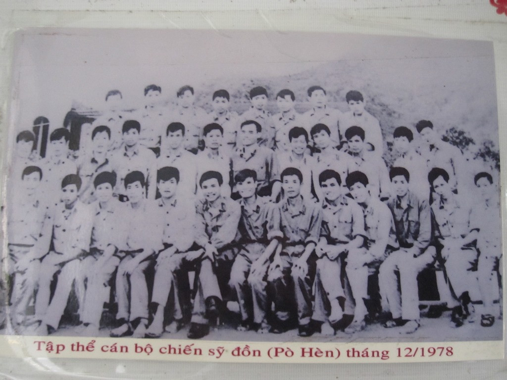 Tập thể cán bộ chiến sỹ đồn Pò Hèn tháng 12/1979, chỉ vài tháng trước khi xảy ra cuộc chiến (Ảnh: Lại Cường)