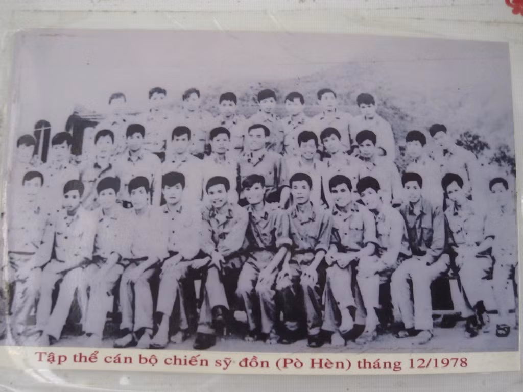 Tập thể cán bộ chiến sỹ đồn Pò Hèn tháng 12/1979, chỉ vài tháng trước khi xảy ra cuộc chiến (Ảnh: Lại Cường) Tập thể cán bộ chiến sỹ đồn Pò Hèn tháng 12/1979, chỉ vài tháng trước khi xảy ra cuộc chiến (Ảnh: Lại Cường)