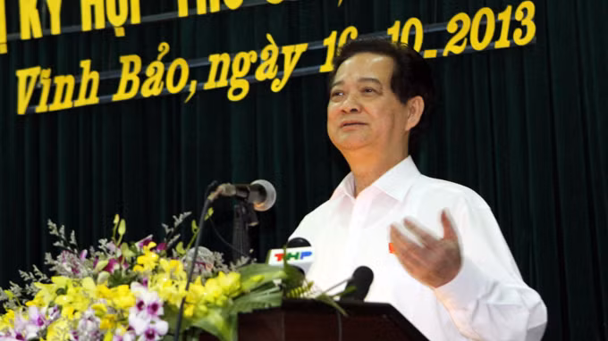 Thủ tướng Nguyễn Tấn Dũng phát biểu tại cuộc tiếp xúc cử tri - Ảnh: V.V.T.