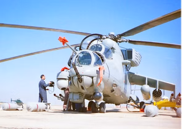 Máy bay trực thăng tấn công Mi-35 của Không quân Ấn Độ, do Nga chế tạo Máy bay trực thăng tấn công Mi-35 của Không quân Ấn Độ, do Nga chế tạo