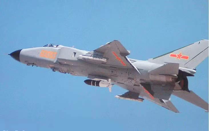 Máy bay chiến đấu J-8F Trung Quốc
