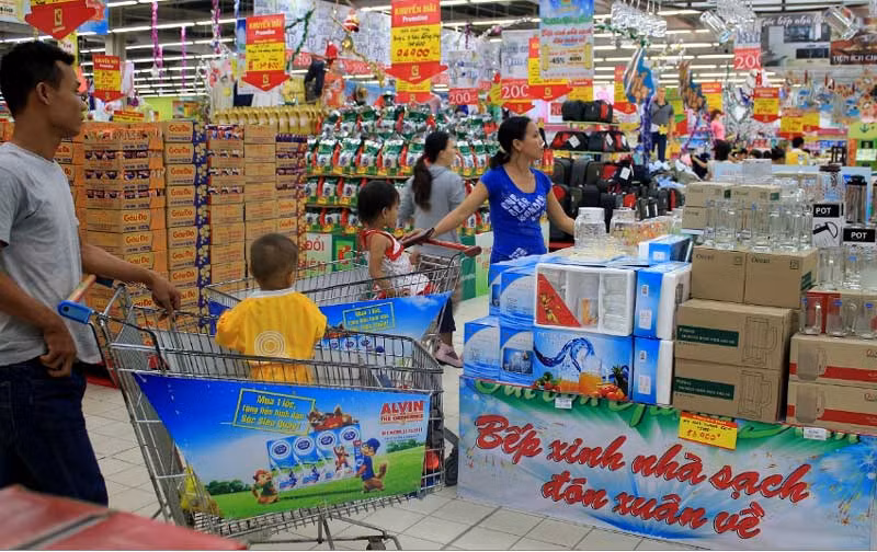 Từ ngày 24/12/2011, Big C Thăng Long đưa vào sử dụng khu vực mở rộng, tăng diện tích bán hàng thêm 14%, đồng giảm giảm giá 50% nhiều mặt hàng.