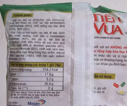Quảng cáo mỳ Tiến Vua của Masan đụng phải sự phản ứng gay gắt của các doanh nghiệp kinh doanh mặt hàng mỳ tôm. Quảng cáo mỳ Tiến Vua của Masan đụng phải sự phản ứng gay gắt của các doanh nghiệp kinh doanh mặt hàng mỳ tôm.