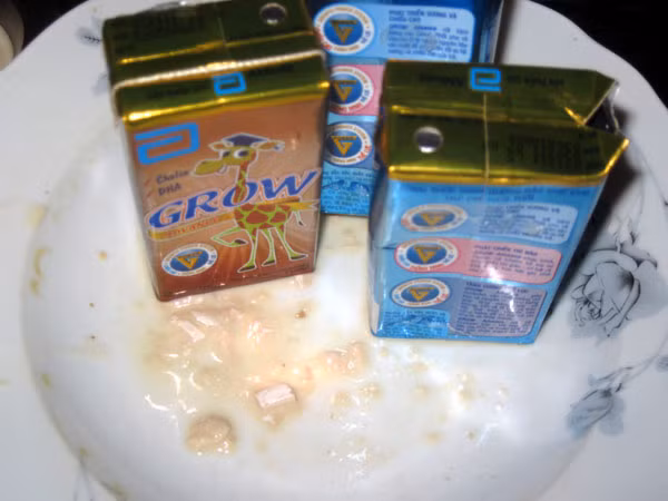 Những hộp sữa Grow bất thường tại nhà chị Linh.