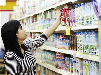 Nhiều bà mẹ tin rằng: Sữa trên thị trường phần lớn là sữa tươi trong khi thực chất nhiều loại chỉ là sữa hoàn nguyên, được chế biến từ sữa bột.