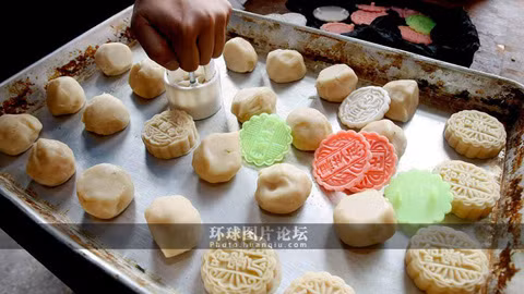 Những chiếc bánh như thế này có thể chứa nhiều chất độc hại.
